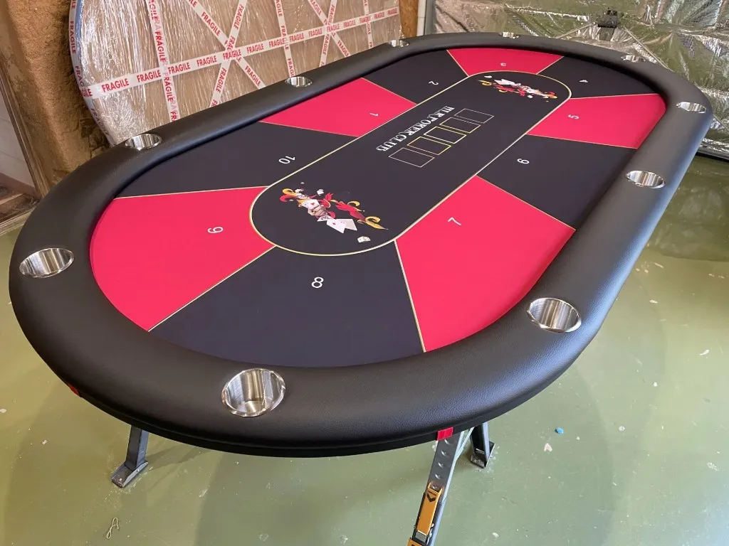 Table de poker rouge et noire Le Poker Club, avec porte-gobelets intégrés
